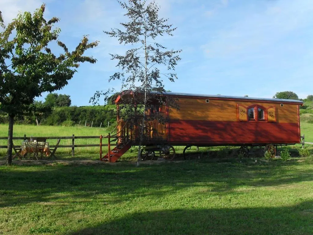 Bed and Breakfast La Roulotte A La Ferme Palogneux Nocleg ze śniadaniem