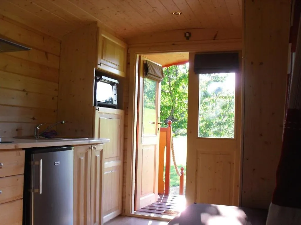 Bed and Breakfast La Roulotte A La Ferme Palogneux