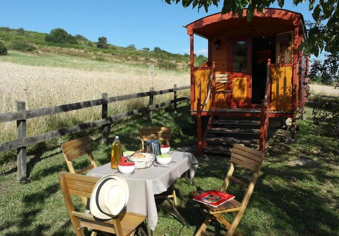 Nocleg ze śniadaniem Bed and Breakfast La Roulotte A La Ferme Palogneux